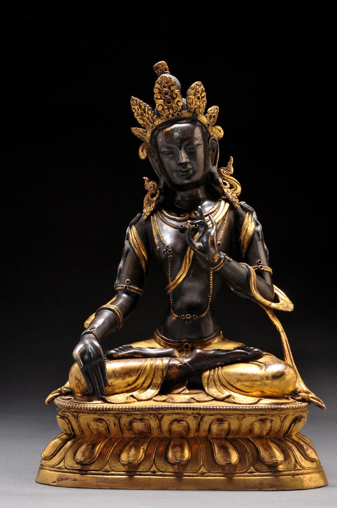 TARA BRONZE STATUE SITTING ON A DOUBLE ROW OF LOTUS: TARA BRONZE STATUE SITTING ON A DOUBLE ROW OF LOTUS. BROWN AND GOLD PATINA. NEPAL. H. 32.5cm – 12.75’’ E : 800 / 1000