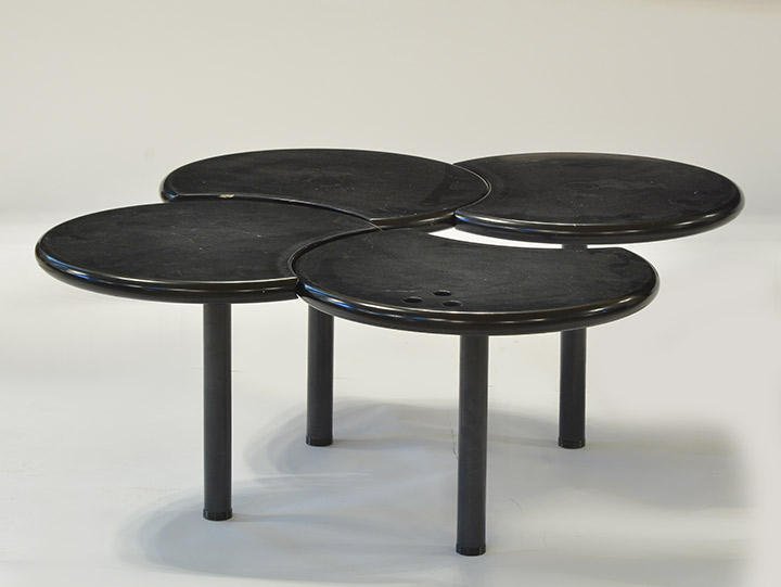 AIRBONE Editor: A black resine coffee table, platters with various shapes by fitting and rotations, bowling balls shaped, on four legs. Airborne Editor. George Von Drejs Collection. H : 41cm - 16''
