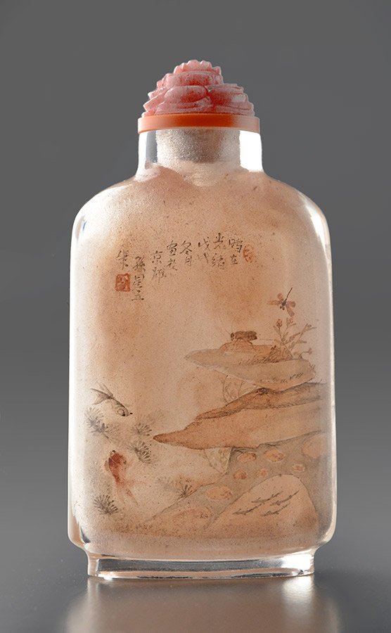 PAINTED GLASS - CHINA, QING DYNASTY: Interior painted glass snuff bottle decorated with a dragonfly hovering over a cricket standing on rockwork, fish and reeds, the reverse with a willow tree. China, Qing Dynasty. H : 7.5cm - 3" Est.: 3