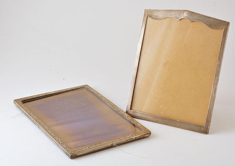 Birmingham, Mappin & Webb, 1919: Hallmarked silver frame with a floral decor. England, Birmingham, Mappin & Webb, 1919.Â H : 30cm - 12'' Also included, a hallmarked silver frame with ribs. England, Birmingham.Â H : 28cm - 11''