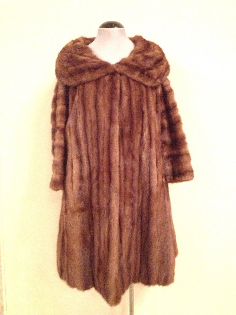 MINK: Mid-length mink fur coat. Small size.