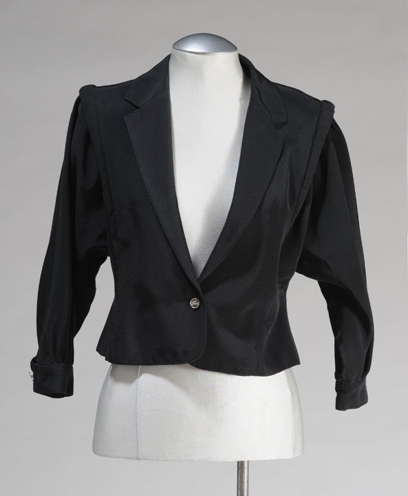 LOUIS FERAUD: LOUIS FERAUD Black jacket, tailored collar, button closure, long 1-button puff sleeves, cuffs tightened, Size.40.