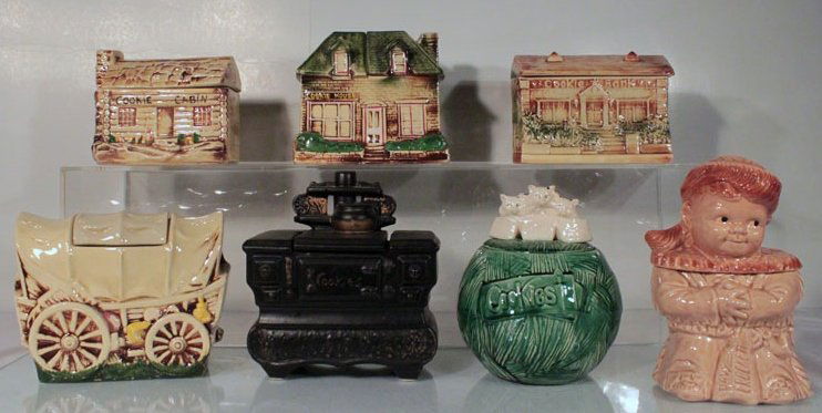 McCoy: Lot of 7 McCoy cookie jar pottery. Dated between 1954-1964. The tallest: H: 26cm - 10''