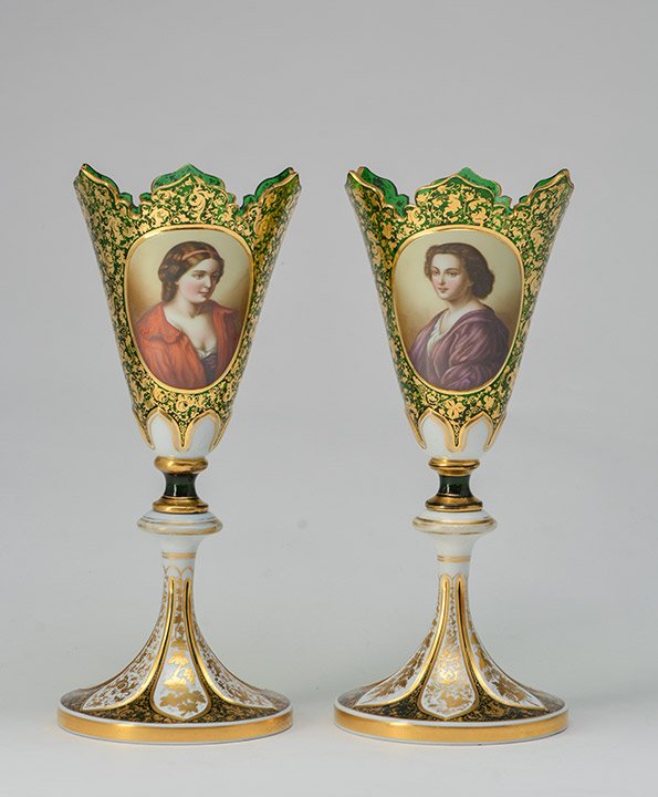 Bohemian glass: Pair of bohemian glass green trumpet-shaped vase, on gilt decorated pedestal. H: 33cm - 13'' D: 14cm - 5''