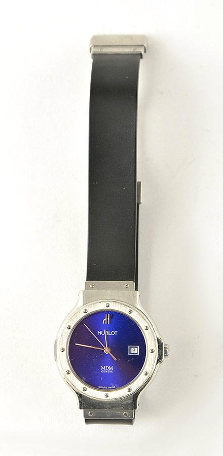 HUBLOT ''MDM'': HUBLOT ''MDM'' Stainless steel lady's wristwatch, blue dial, date at 3 o'clock, quartz movement, rubber bracelet with folding strap.