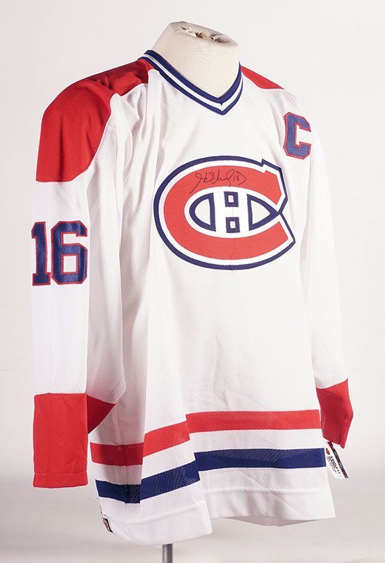 Henri Richard - Chandail des Canadiens de Montréal: Henri Richard - Chandail des Canadiens de Montréal Blanc Signé. Grandeur Adulte Extra Large. Produit par CCM.