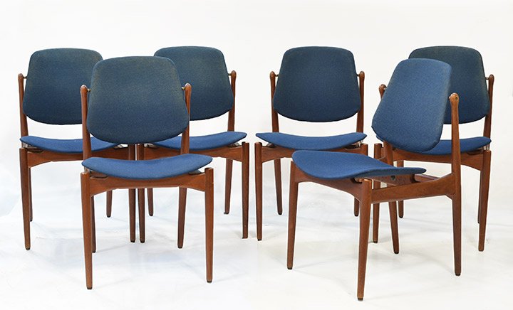 Arne VODDER (1926-2009) - FRANCE & DAVERKOSEN: Arne VODDER (1926-2009) - FRANCE & DAVERKOSEN - MADE IN DANMARKGroup of six teak chairs, seats covered with blue cloth, records swivel chairs.86x51x56cm - 34x20x22"