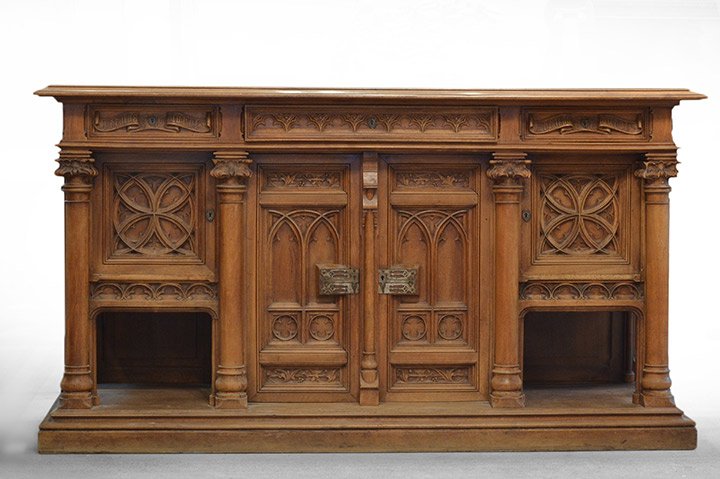 VICTORIAN: Victorian sculpted wood buffet with architecturale facade, opening by two sculpted "trompe l'oeil" doors casement, opening by two sculpted rose doors in the upper part and three belt drawers, rhythmed