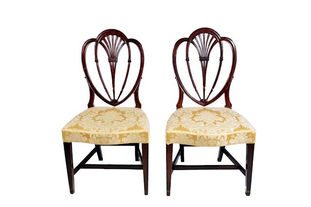 Pair of mahogany Hepplewhite side chairs: A nice pair of heart back side chairs with carving on the splat, serpentine seat and tapered legs with buckled inlay on ends. Philadelphia, c. 1790. H 38.5” | W 21” “ D 21”