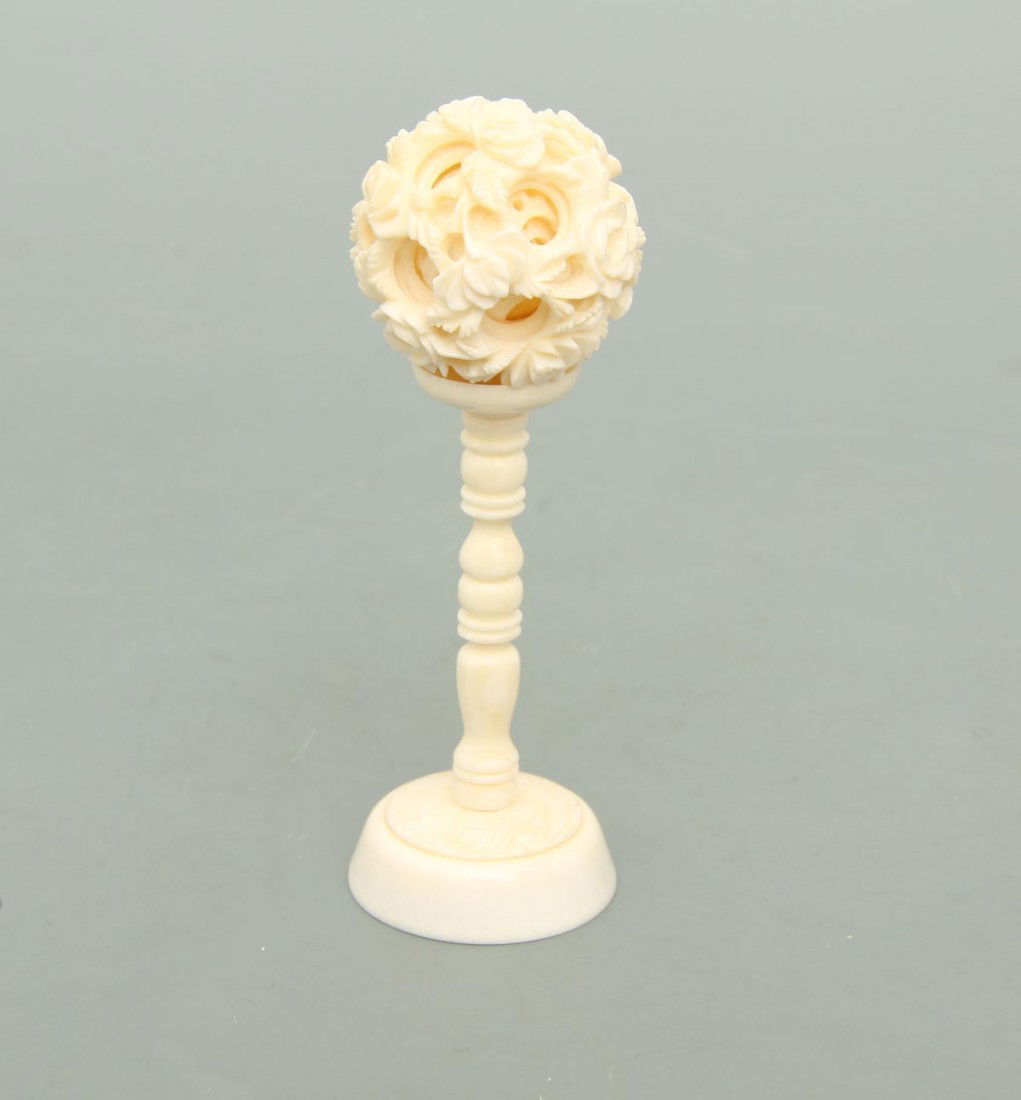 Wunderkugel auf Ständer - Japan 20. Jh. H. (1 of 1)