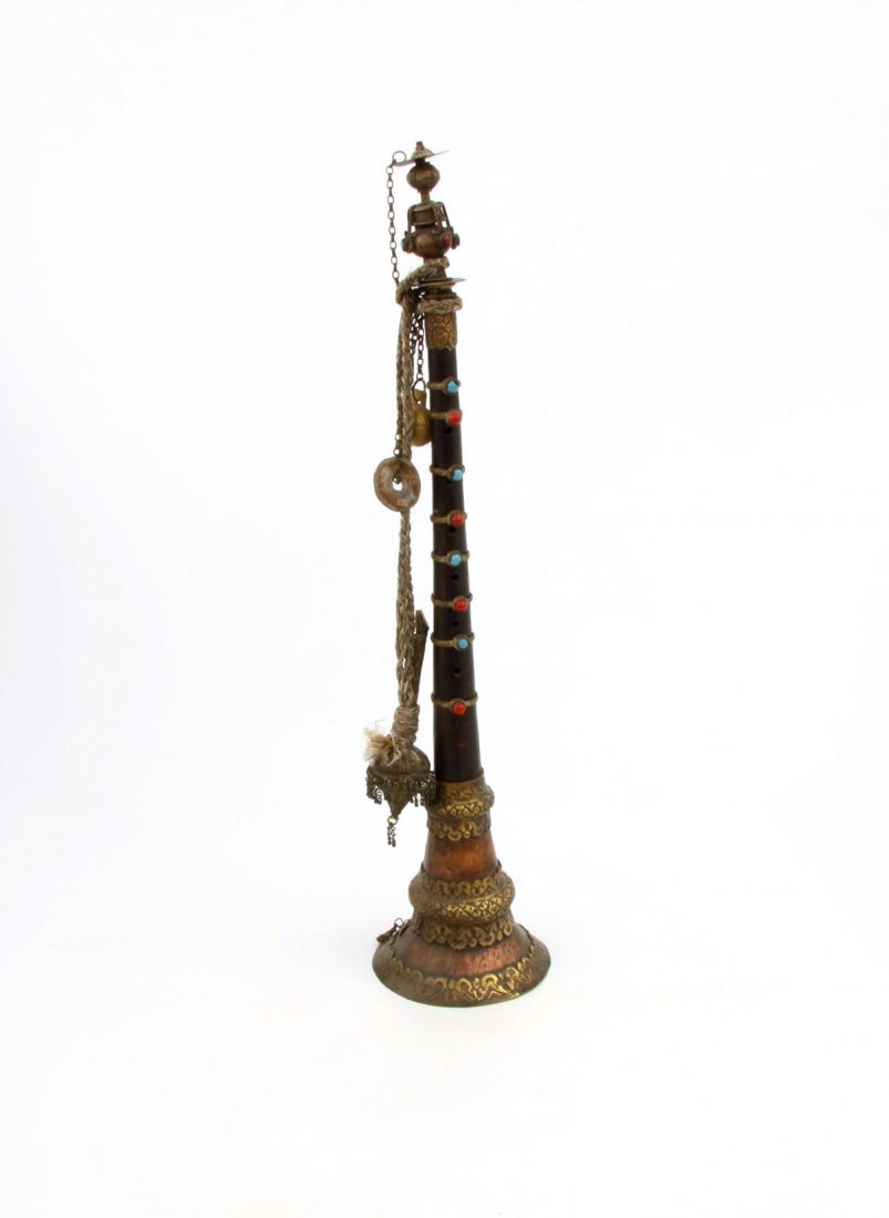Tibetische Oboe: Holz, Kupfer, Messing. L.: 56 cm.