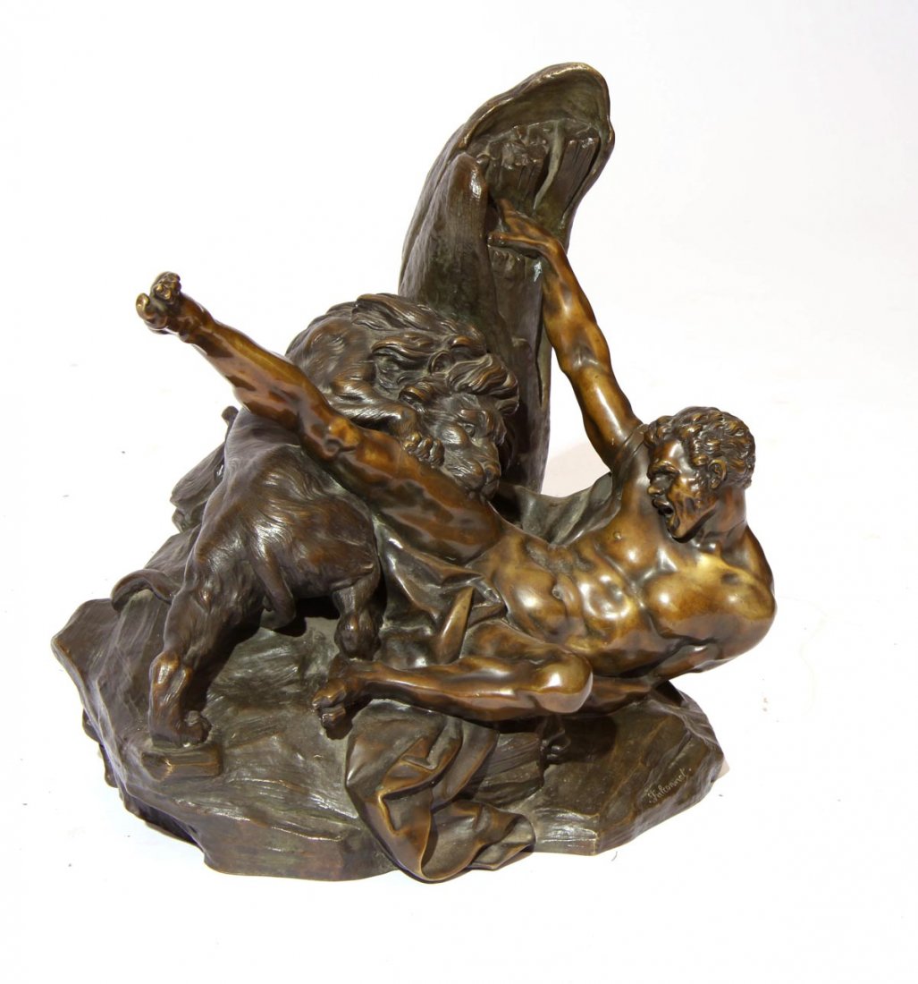 Falconet, Etienne Maurice 1716 - 1791 Paris: "Milon von Croton im Kampf mit dem Löwen" Bronze, dunkel patiniert. Dramatische lebensnahe Darstellung des Athleten im Kampf mit dem Löwen. Auf dem Sockel sign. Gießerstempel VRAI Bronze B.D. Paris