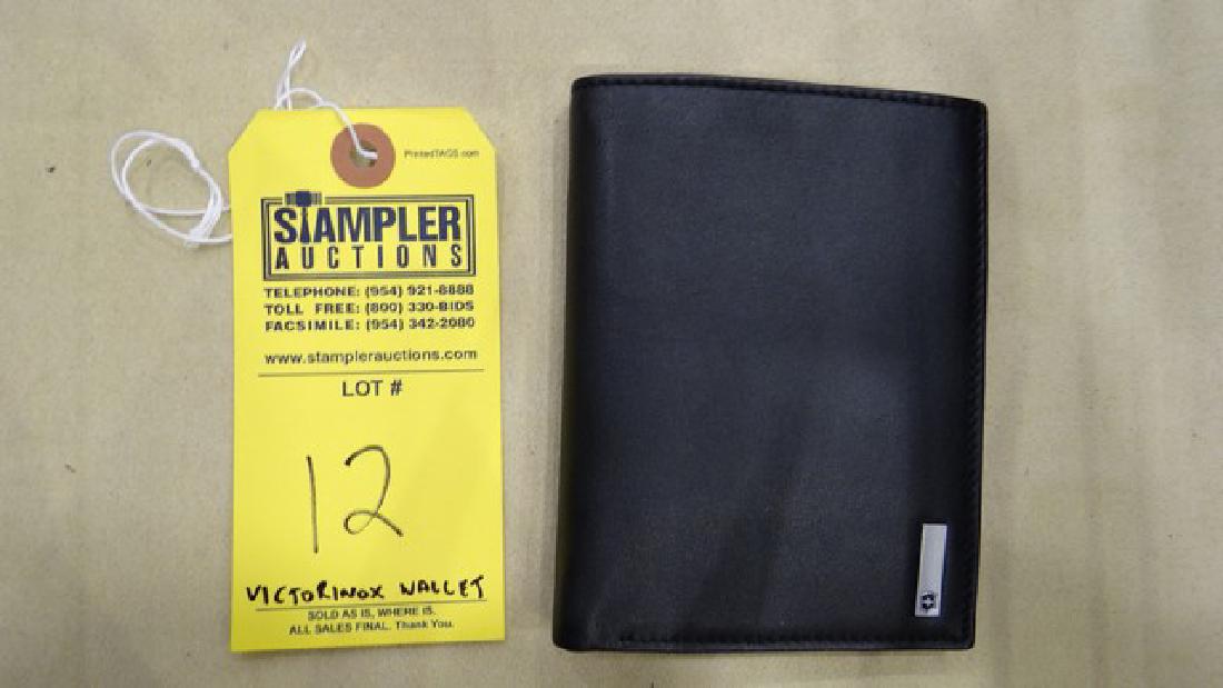 VICTORINOX VERTICAL BI-FOLD WALLET WITH EURO ID WINDOW (1 of 1)