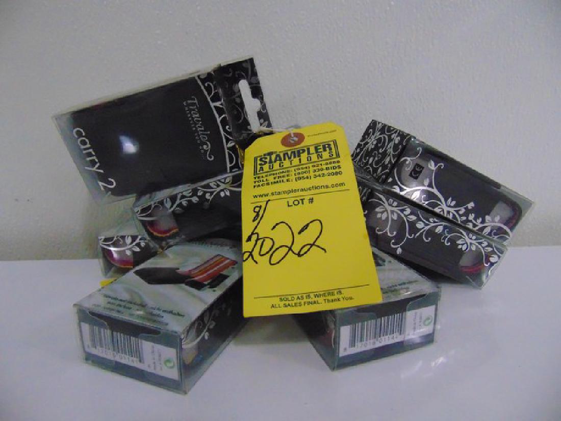 8 TRAVELON CARRY 2 MAKEUP CASES (1 of 1)