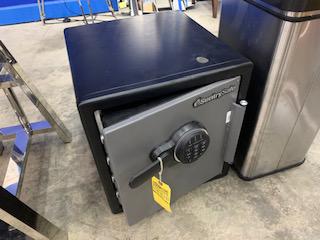 SENTRY PROGRAMMABLE DIGITAL SAFE: SENTRY PROGRAMMABLE DIGITAL SAFE