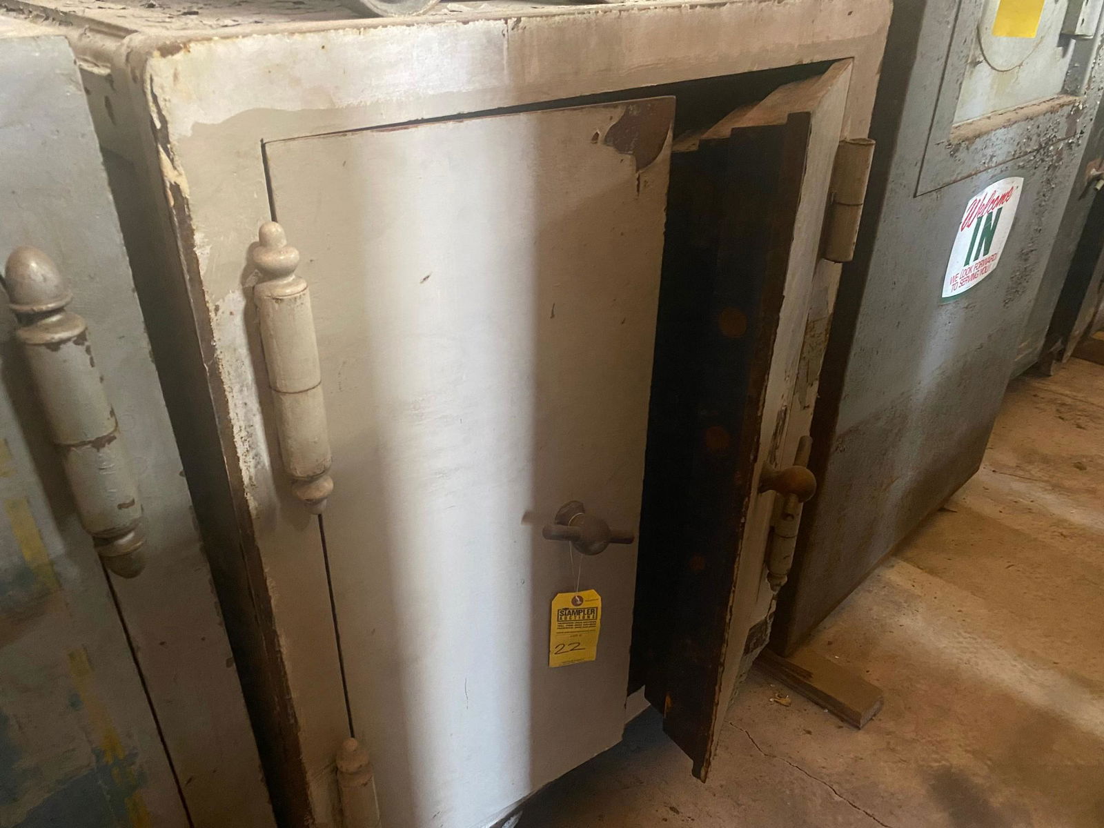 SAFE ON WHEELS - DOUBLE DOOR - INTERIOR DOUBLE DOOR WITH KEY (NO KEY) - 49x36x31: SAFE ON WHEELS - DOUBLE DOOR - INTERIOR DOUBLE DOOR WITH KEY (NO KEY) - 49x36x31