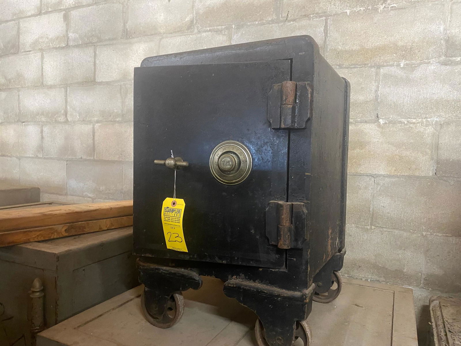 SAFE ON WHEELS - YALE - BLACK - INTERIOR KEY CABINET & DRAWER - 27x17.5x17: SAFE ON WHEELS - YALE - BLACK - INTERIOR KEY CABINET & DRAWER - 27x17.5x17