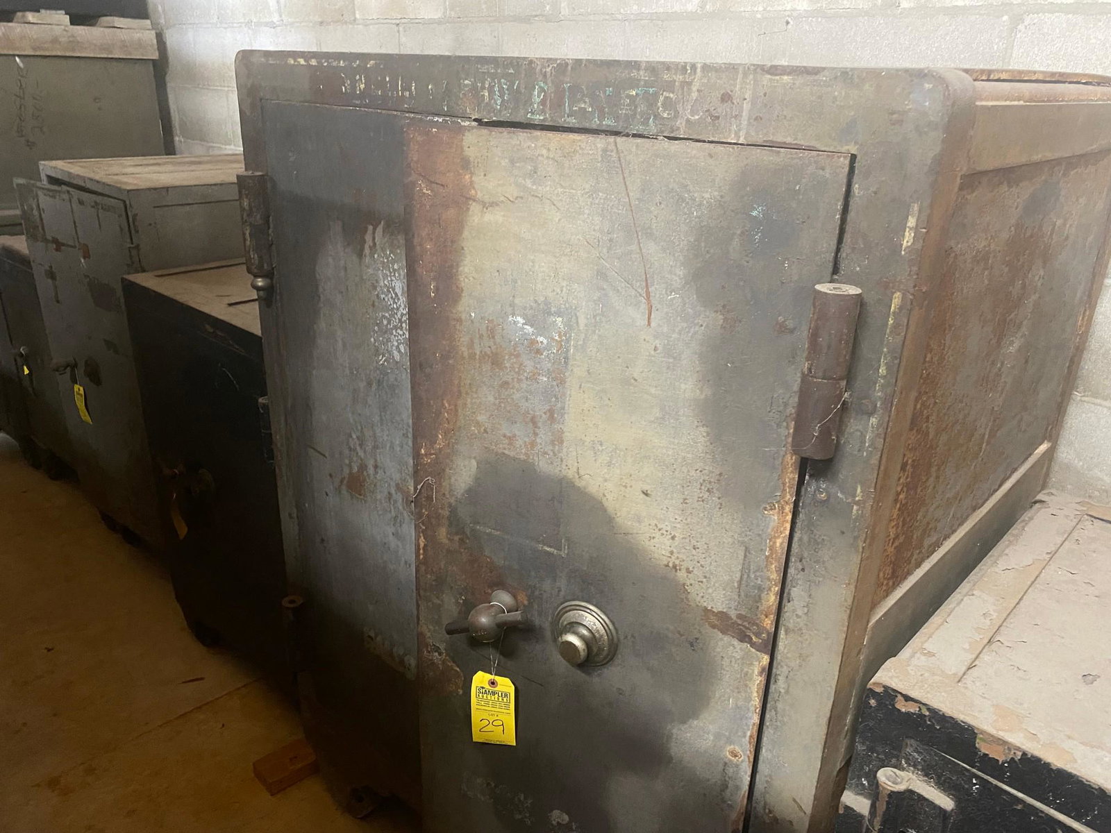 SAFE ON WHEELS - HALLS - DOUBLE DOOR - DOUBLE INTERIOR DOORS - 61x44x33: SAFE ON WHEELS - HALLS - DOUBLE DOOR - DOUBLE INTERIOR DOORS - 61x44x33