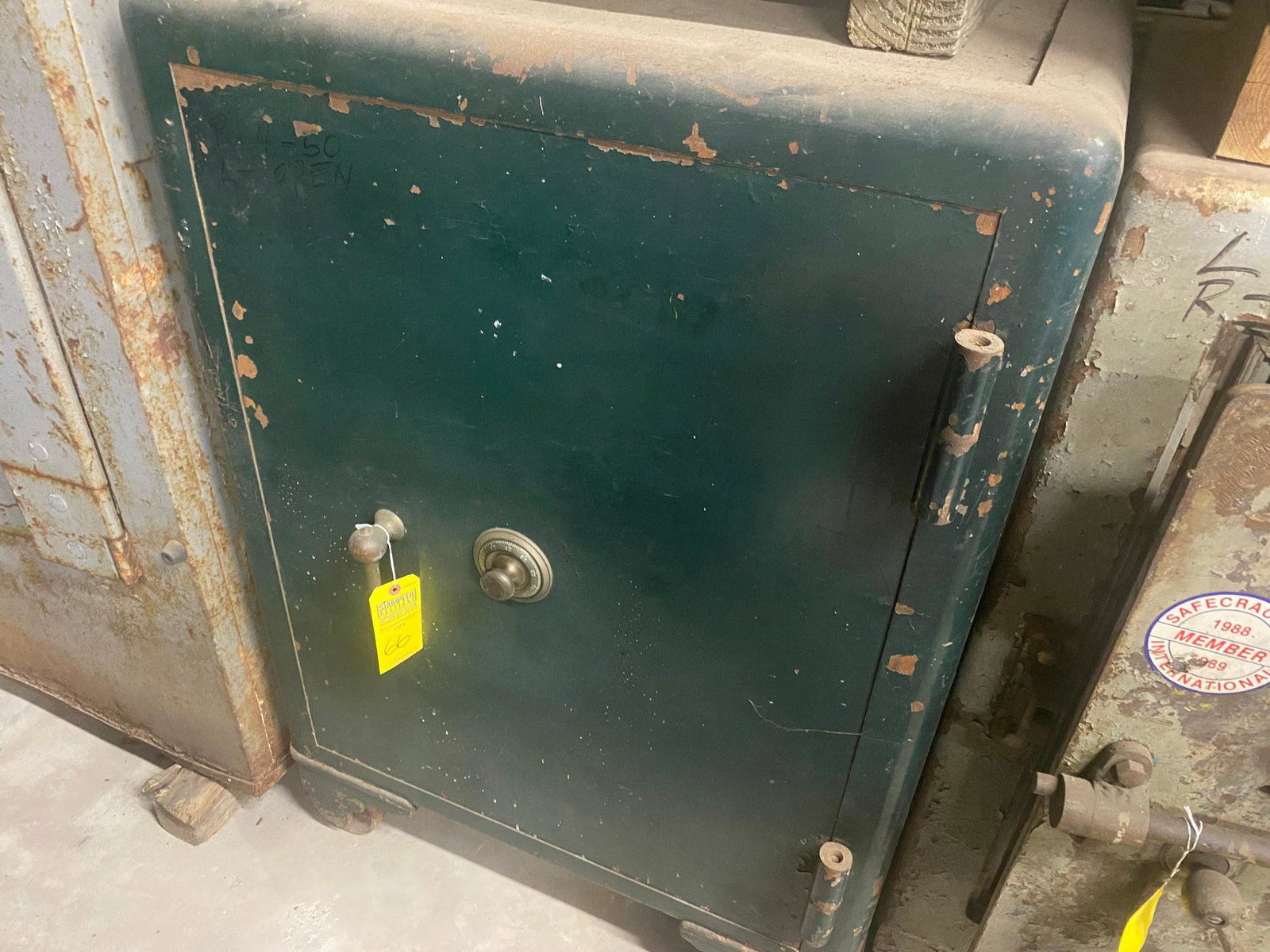 SAFE ON WHEELS - SINGLE DOOR - GREEN - #121576 - YALE COMBO - 48x34x34: SAFE ON WHEELS - SINGLE DOOR - GREEN - #121576 - YALE COMBO - 48x34x34