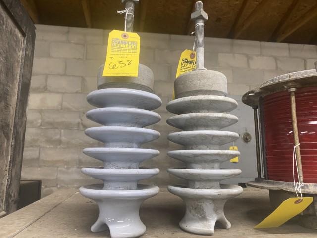 ASSORTED COMMEMORATIVE US PRESIDENT COLLECTIBLE KNIVES IN WOOD & GLASS DISPLAY - WASHINGTON-CLINTON (1 of 2)