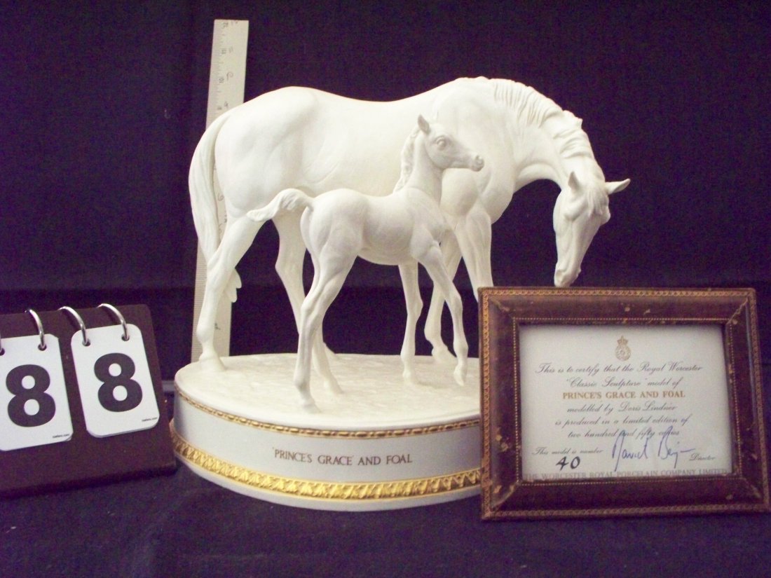 ROYAL WORCESTER 40 PRINCE'S GRACE & FOAL CLASSIC SCULPT: ROYAL WORCESTER 40 PRINCE'S GRACE & FOAL CLASSIC SCULPTURE 1970 DORIS LINDNER - 9''x9''
