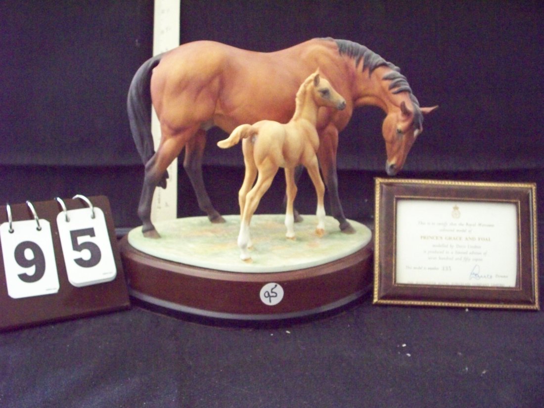 ROYAL WORCESTER 335 PRINCE'S GRACE & FOAL 1970 DORIS LI: ROYAL WORCESTER 335 PRINCE'S GRACE & FOAL 1970 DORIS LINDNER - 10''x9''