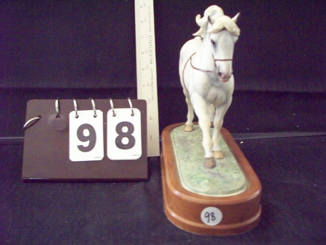 ROYAL WORCESTER 323 WELCH MOUNTAIN PONY 1966 DORIS LIND: ROYAL WORCESTER 323 WELCH MOUNTAIN PONY 1966 DORIS LINDNER - 11''x10''