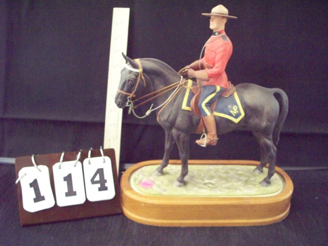 ROYAL WORCESTER W-15 75 ROYAL CANADIAN MTD POLICE 1966 : ROYAL WORCESTER W-15 75 ROYAL CANADIAN MTD POLICE 1966 DORIS LINDNER - 12''x10''