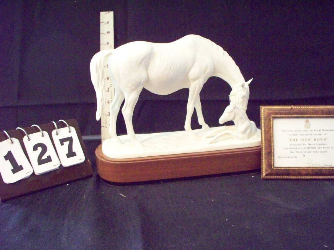 ROYAL WORCESTER 9 THE NEWBORN 1975 SCULPTURE DORIS LIND: ROYAL WORCESTER 9 THE NEWBORN 1975 SCULPTURE DORIS LINDNER WITH CERTIFICATE - 9''x12''