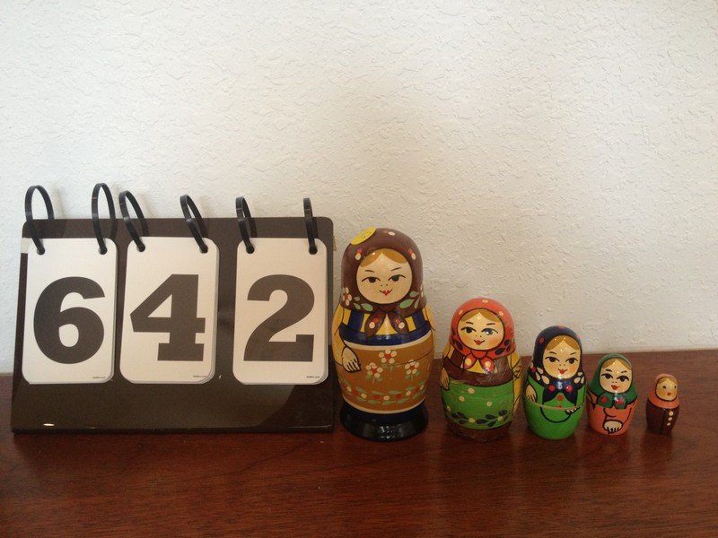 LOT OF 5 RUSSIAN WOMEN NESTING DOLLS - 7.5'' / 5.5'' /: LOT OF 5 RUSSIAN WOMEN NESTING DOLLS - 7.5'' / 5.5'' / 4'' / 3'' / 2''