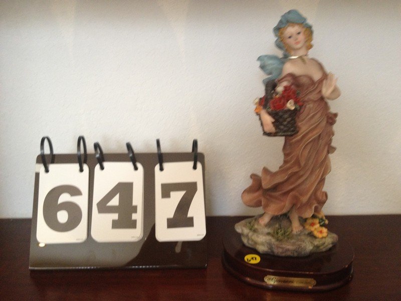 GIOVANNI GIFTWARE COLLECTION ALABASTER STATUE - WOMAN: GIOVANNI GIFTWARE COLLECTION ALABASTER STATUE - WOMAN WITH BASKET - 100% HANDMADE - 12'' (NOTE: SAME AS LOT #663)