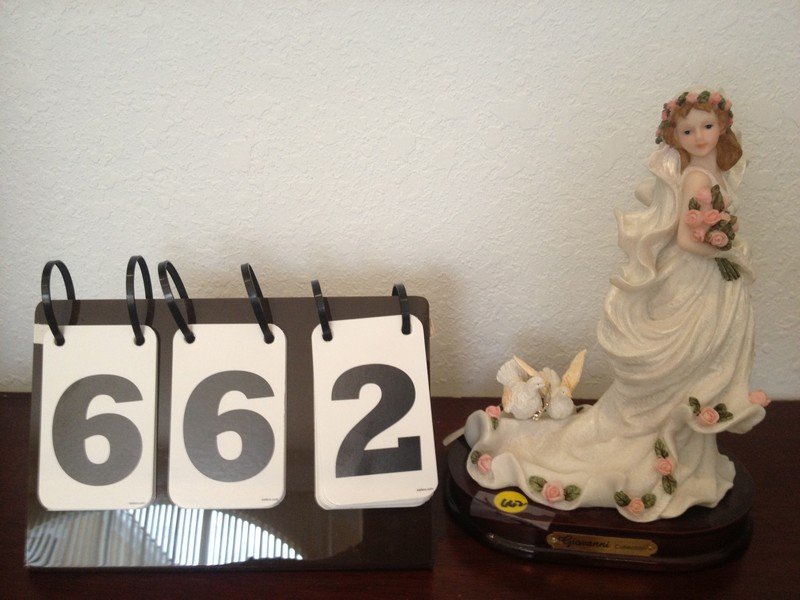 GIOVANNI GIFTWARE COLLECTION ALABASTER STATUE - BRIDE: GIOVANNI GIFTWARE COLLECTION ALABASTER STATUE - BRIDE WITH DOVES - 100% HANDMADE - 10'' (FINISH CHIPPING ON BASE)