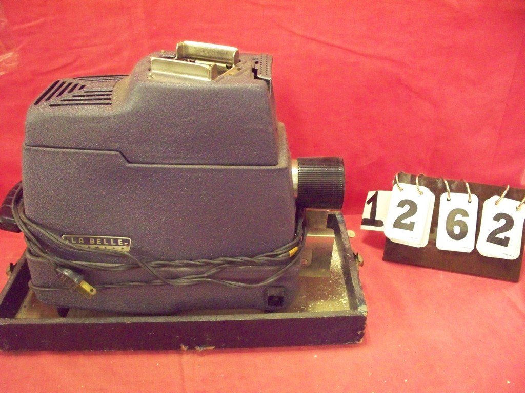 LA BELLE SLIDE PROJECTOR - IN CASE: LA BELLE SLIDE PROJECTOR - IN CASE