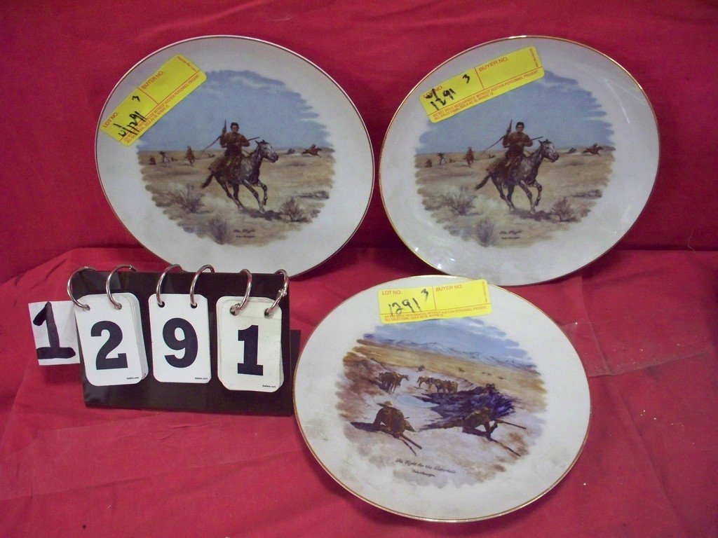 LOT OF 3 - DECORATIVE PLATES - FREDERIC REMINGTON(GOLD: LOT OF 3 - DECORATIVE PLATES - FREDERIC REMINGTON(GOLD TRIM) - 2 ''THE FIGHT'' - 1 ''THE FIGHT FOR THE WATERHOLE'' - 8'' EA