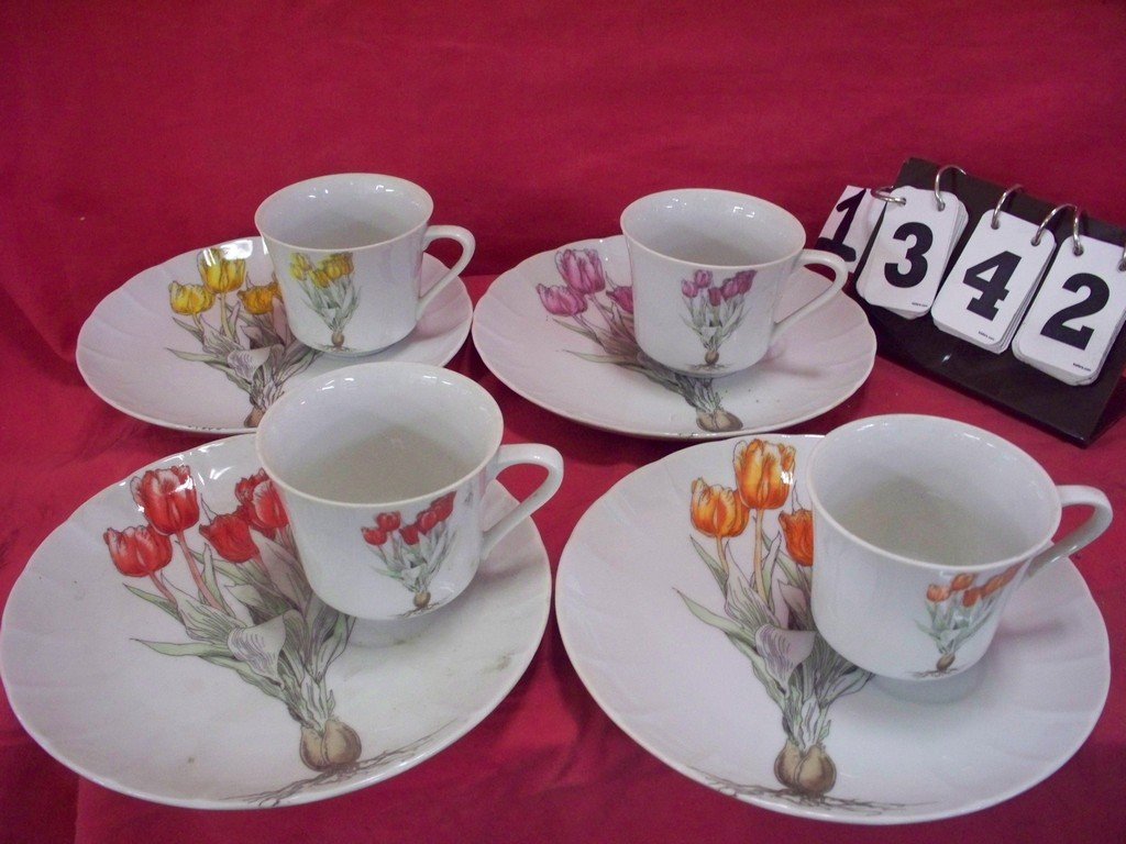 LOT OF 8 - 4 PLATE AND 4 CUP SNACK SET(ASSORTED COLORED: LOT OF 8 - 4 PLATE AND 4 CUP SNACK SET(ASSORTED COLORED TULIPS) - MANN FINE CHINA - 8''PLATES