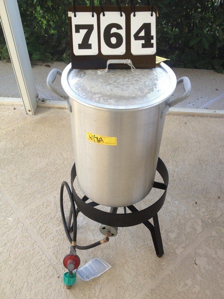 GAS TURKEY FRYER WITH POT: GAS TURKEY FRYER WITH POT