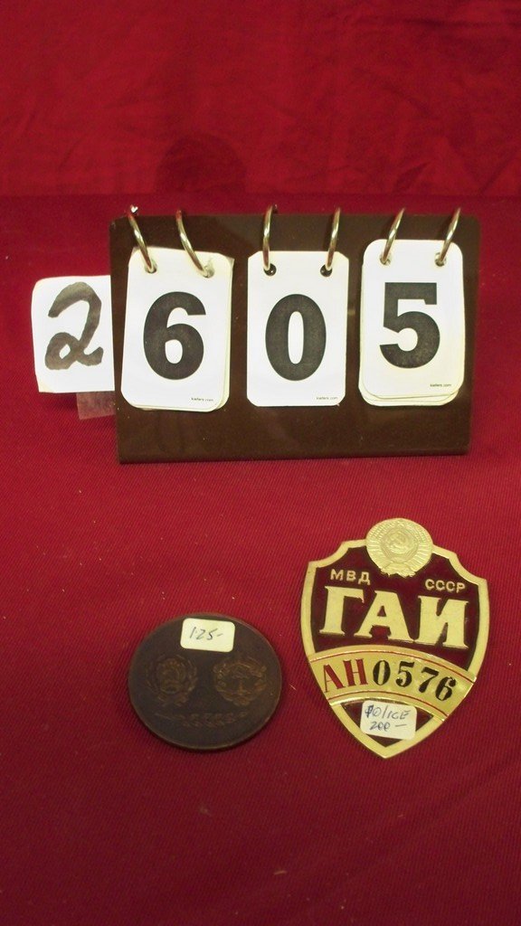 LOT OF 2 MILITARY ARTIFACTS - RUSSIAN POLICE BADGE /: LOT OF 2 MILITARY ARTIFACTS - RUSSIAN POLICE BADGE / MEDALLION