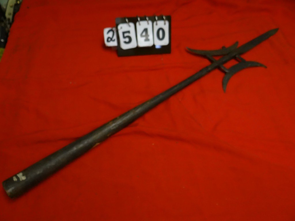 METAL SPEAR HEAD - 35'' OVERALL: METAL SPEAR HEAD - 35'' OVERALL