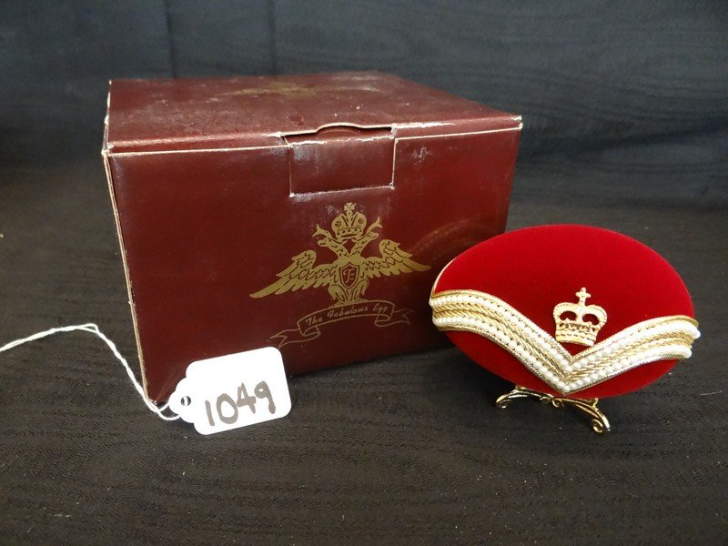 LOT OF 10 EGGS - THE FABULOUS EGG - FABERGE STYLE -: LOT OF 10 EGGS - THE FABULOUS EGG - FABERGE STYLE - WITH STANDS /// RED VELVET - GOLD CROWN - WHITE PEARL TRIM - MUSIC /// RED VELVET - PORCELAIN DECORATED TOP - DIAMOND TRIM - MUSIC /// BLACK VELVET 