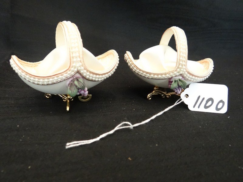 LOT OF 6 EGG BASKETS WITH STANDS - 2) PORCELAIN GRAPES: LOT OF 6 EGG BASKETS WITH STANDS - 2) PORCELAIN GRAPES - WHITE PEARL TRIM - MUSICAL /// 2) CREAM - LAVENDER STONE TRIM /// 2) BLUE - PORCELAIN GRAPES - WHITE PEARL TRIM