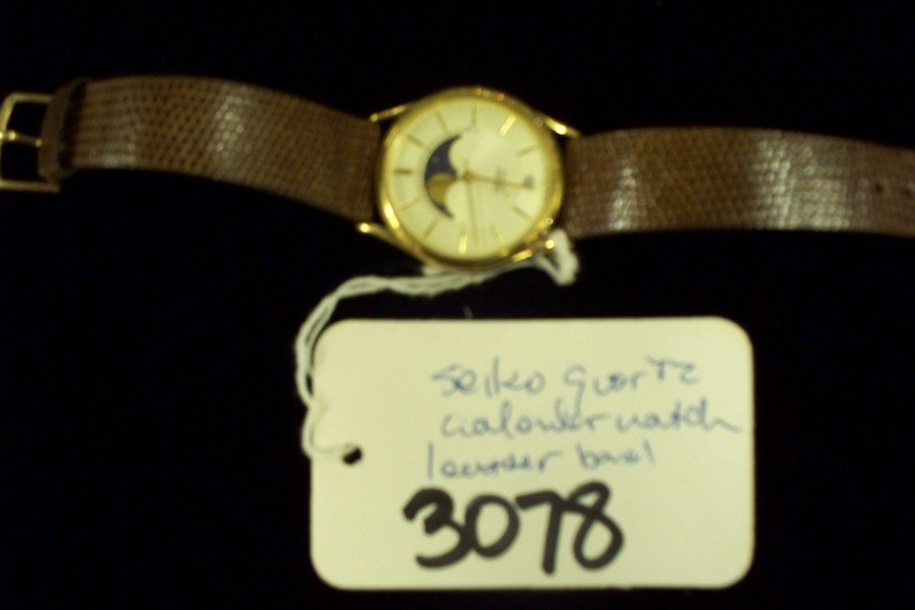 WATCH - SEIKO - QUARTZ / PHASE FACE / LEATHER STRAP: WATCH - SEIKO - QUARTZ / PHASE FACE / LEATHER STRAP