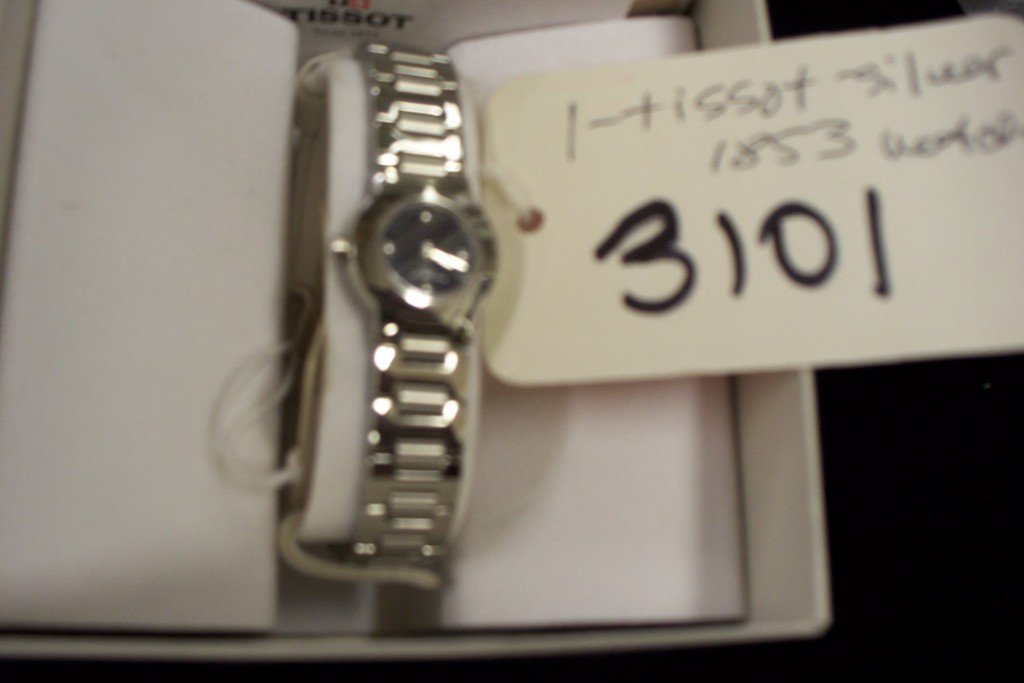 WATCH - TISSOT - LADIES - STAINLESS STEEL / SMALL (NEW: WATCH - TISSOT - LADIES - STAINLESS STEEL / SMALL (NEW IN BOX)