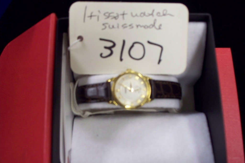 WATCH - TISSOT - LADIES - LEATHER BAND (NEW IN BOX): WATCH - TISSOT - LADIES - LEATHER BAND (NEW IN BOX)