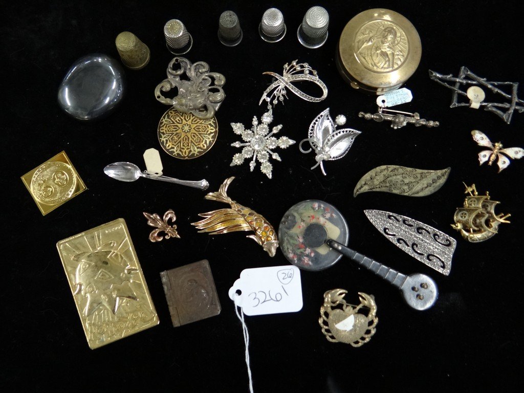 LOT OF 26 PIECES - ASSORTED - METAL PINS / THIMBLES /: LOT OF 26 PIECES - ASSORTED - METAL PINS / THIMBLES / MEDALLIONS / PILL BOX - ASSORTED MATERIALS INCLUDING MARCASITE, STONES, STERLING SILVER, ETC.
