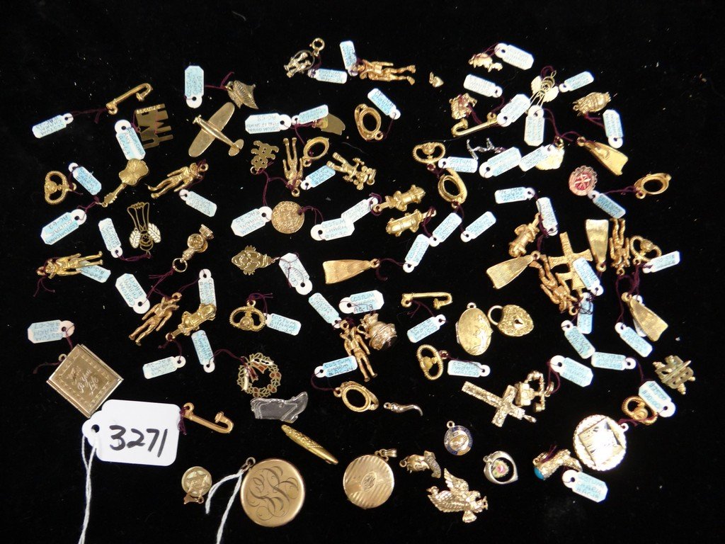 LOT OF 70 PIECES - ASSORTED COSTUME JEWELRY - CHARMS /: LOT OF 70 PIECES - ASSORTED COSTUME JEWELRY - CHARMS / PINS / LOCKETS