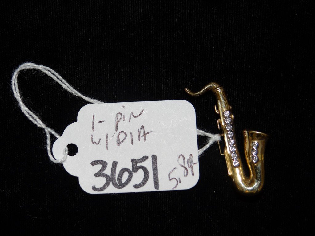 PIN - 14K GOLD - 11 DIAMONDS .10+CTTW - SAXOPHONE -: PIN - 14K GOLD - 11 DIAMONDS .10+CTTW - SAXOPHONE - 5.8G