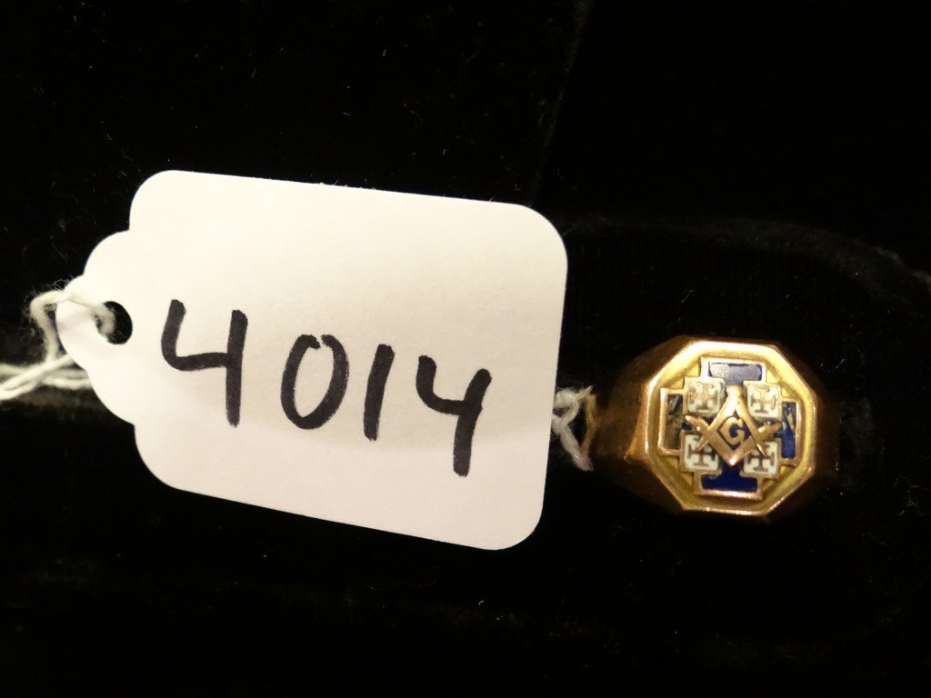 GENTS RING - 10K GOLD - MASONIC RING - 8.4G: GENTS RING - 10K GOLD - MASONIC RING - 8.4G