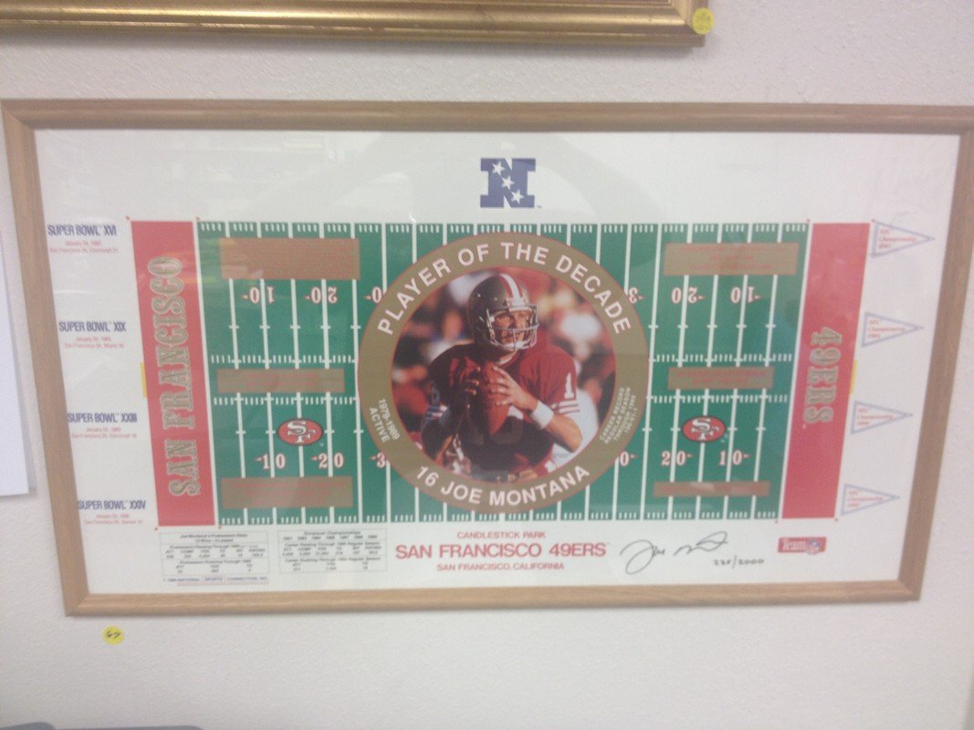 MEMORABILIA - ''PLAYER OF THE DECADE'' #16 JOE MONTANA: MEMORABILIA - ''PLAYER OF THE DECADE'' #16 JOE MONTANA / 49ers - PRINT - SIGNED JOE MONTANA (LOWER RIGHT) - NUMBERED 235/2000 (LOWER RIGHT) - SIZE WITH FRAME 17.5''x31.5'' - CERTIFICATE OF AUTHENTICIT