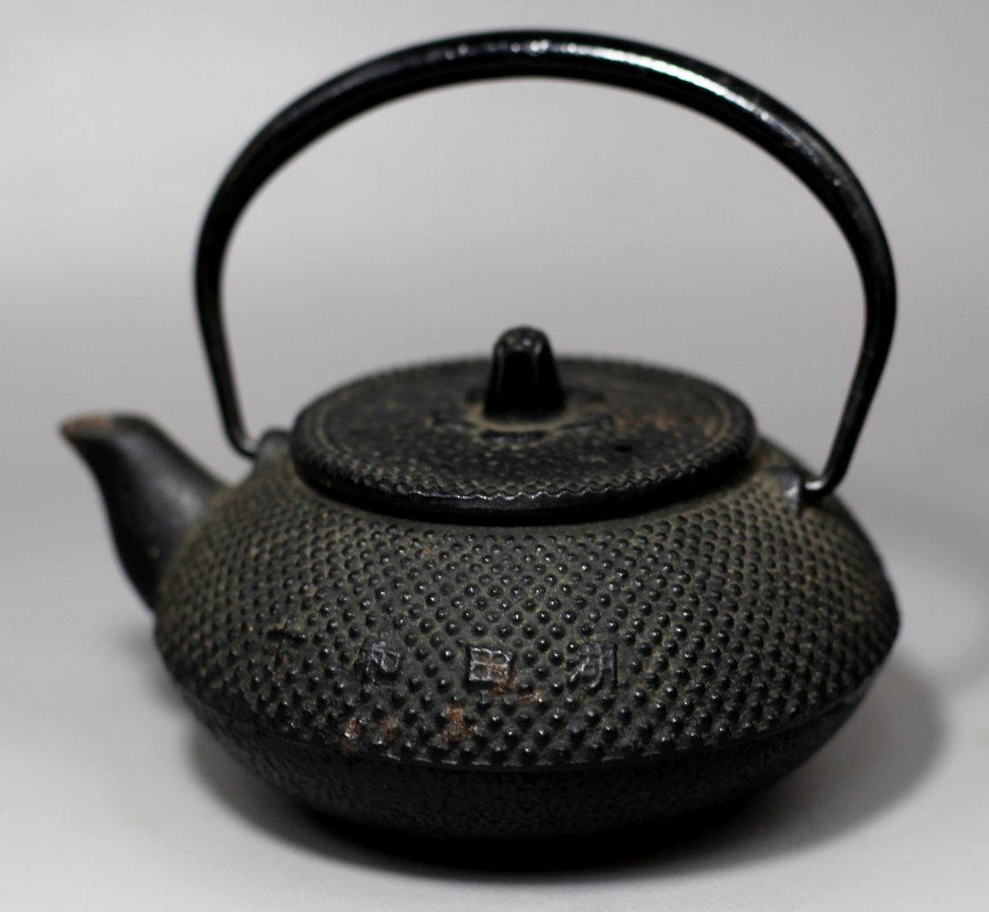 TOWADA LAKE IRON TEAPOT: H: 2.75"