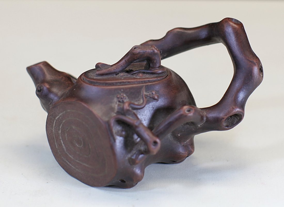 ZISHA POTTORY TEAPOT: Late 19th Century; L: 5"